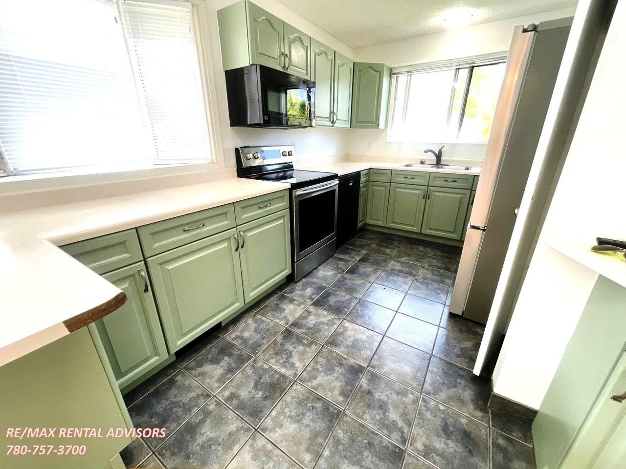 9720 152 St Nw - Photo 2 of 25