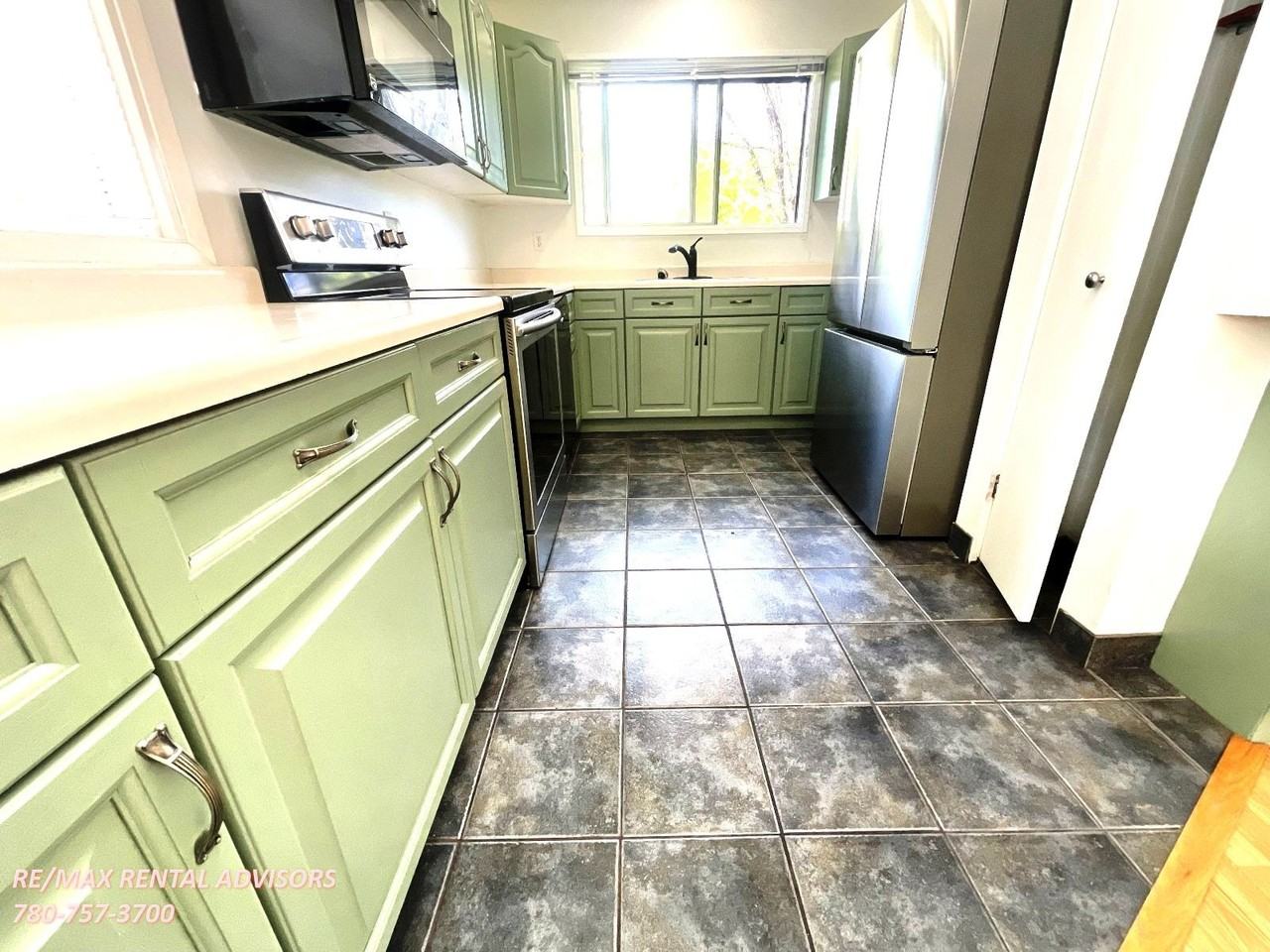 9720 152 St Nw - Photo 3 of 25