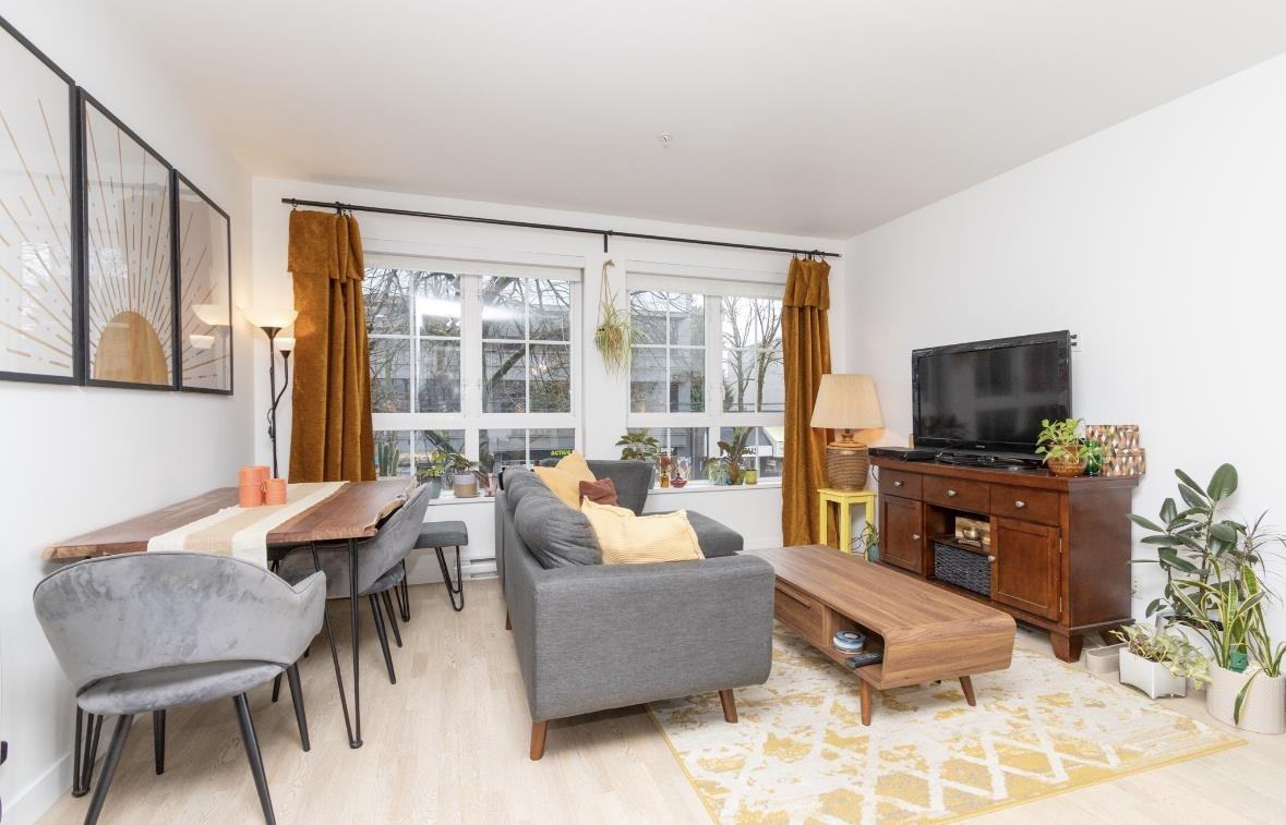 2468 Bayswater St - Photo 2 of 14