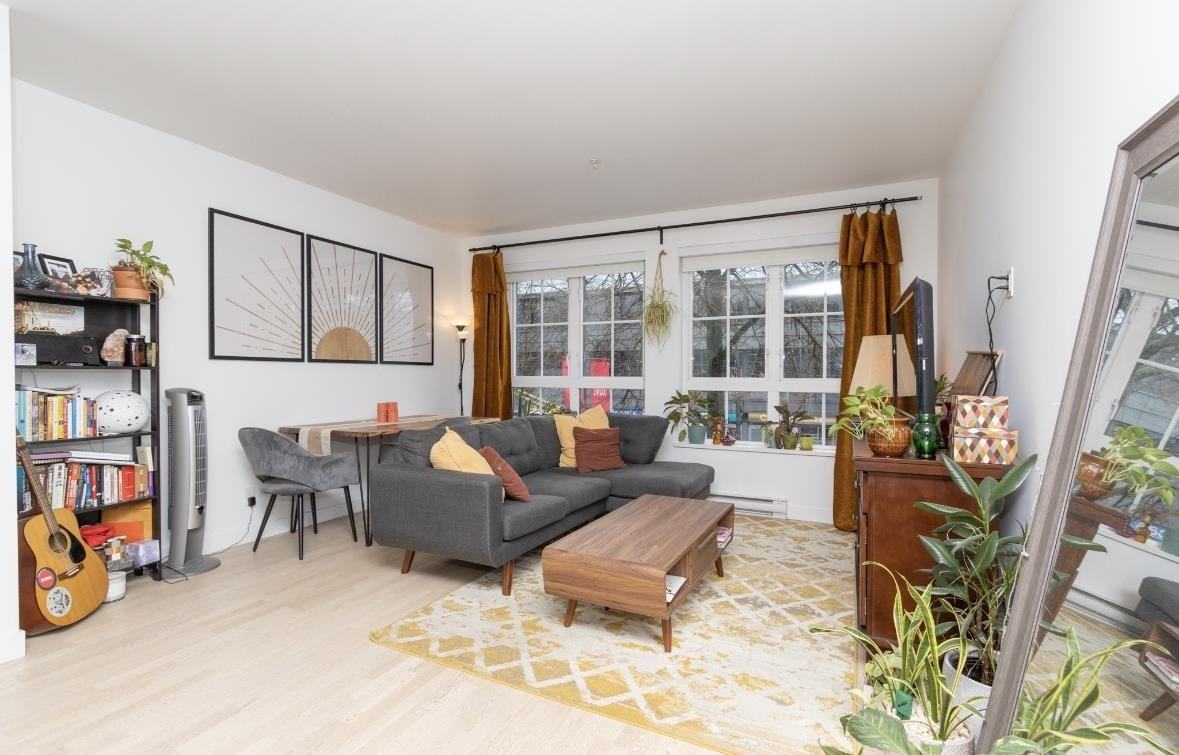 2468 Bayswater St - Photo 4 of 14