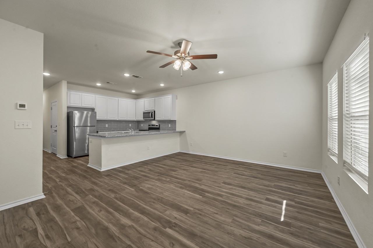 105 Se 4th St #2 - Photo 2 of 23
