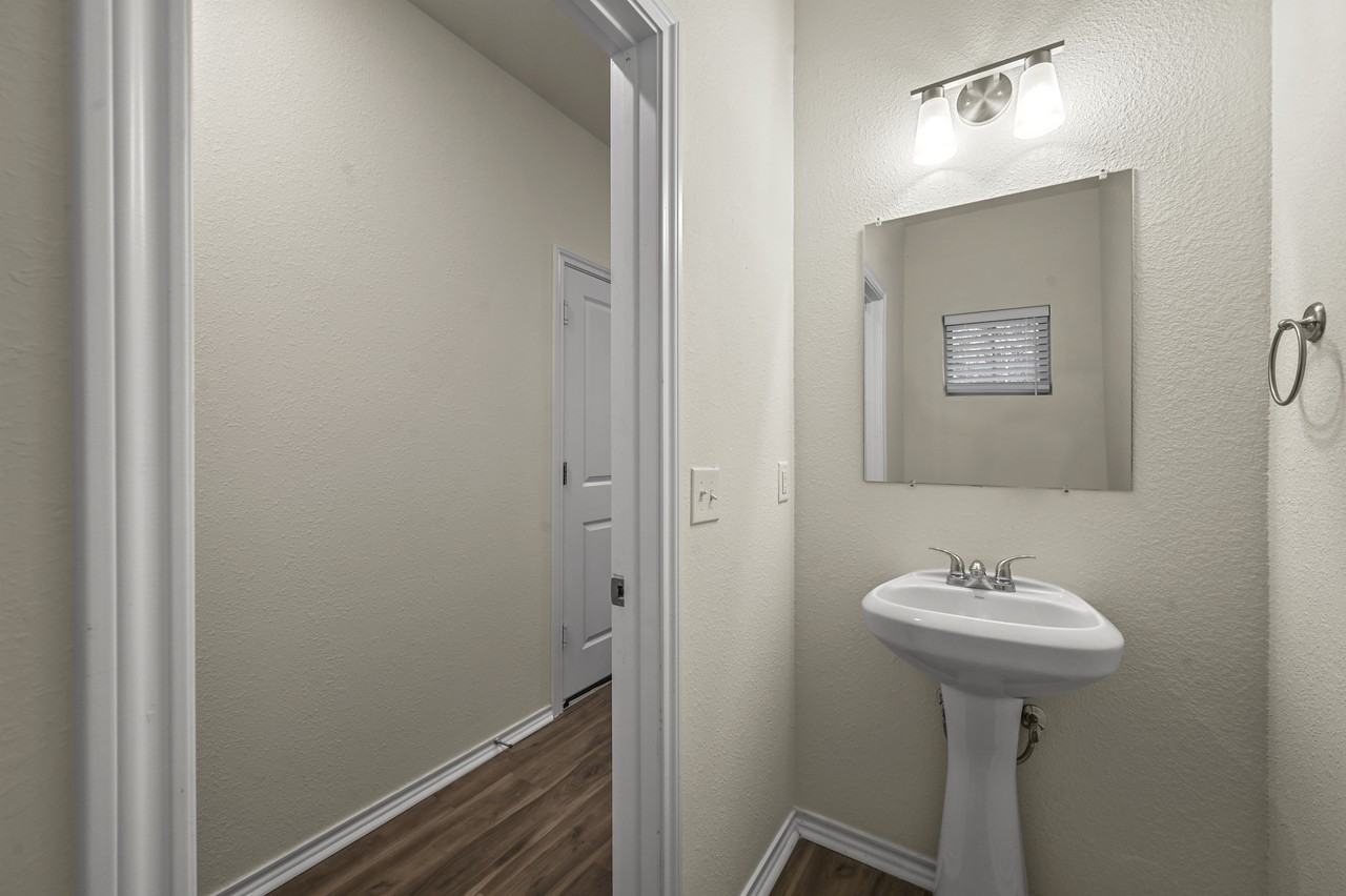 105 Se 4th St #2 - Photo 3 of 23