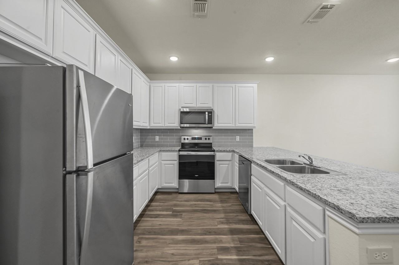 105 Se 4th St #2 - Photo 4 of 23