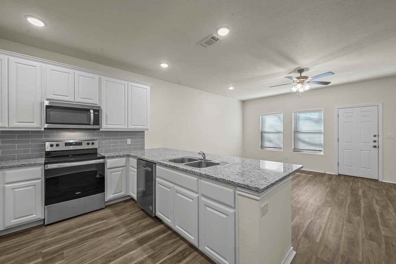 105 Se 4th St #2 - Photo 5 of 23
