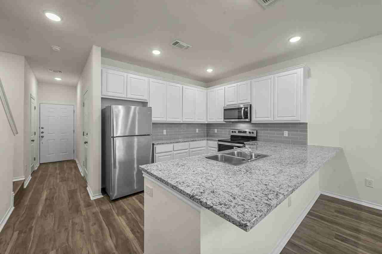 105 Se 4th St #2 - Photo 6 of 23