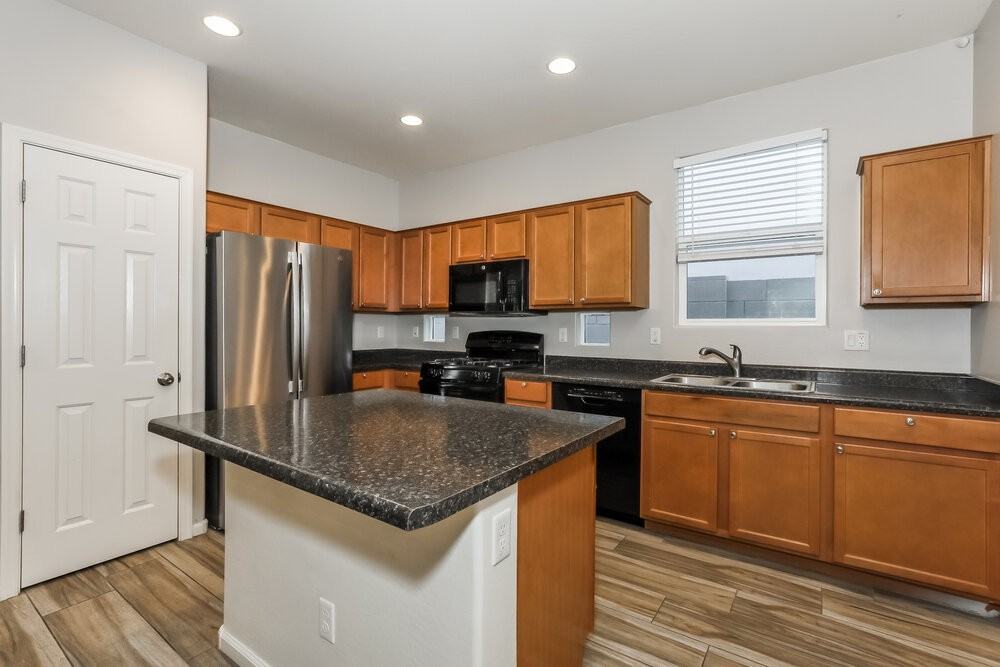 7414 E Onza Ave - Photo 5 of 16