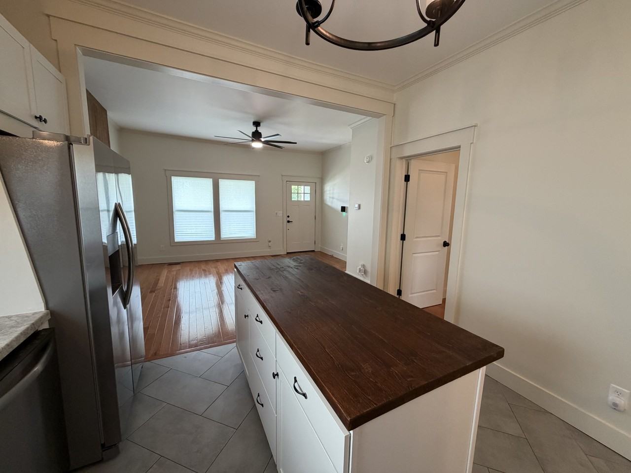 710 Carson St #1 - Photo 4 of 19