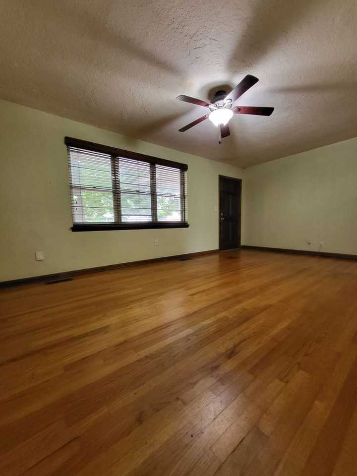 1417 Hollywood Ave - Photo 2 of 23