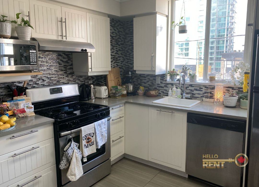 130 Lonsdale Avenue #102 - Photo 4 of 7