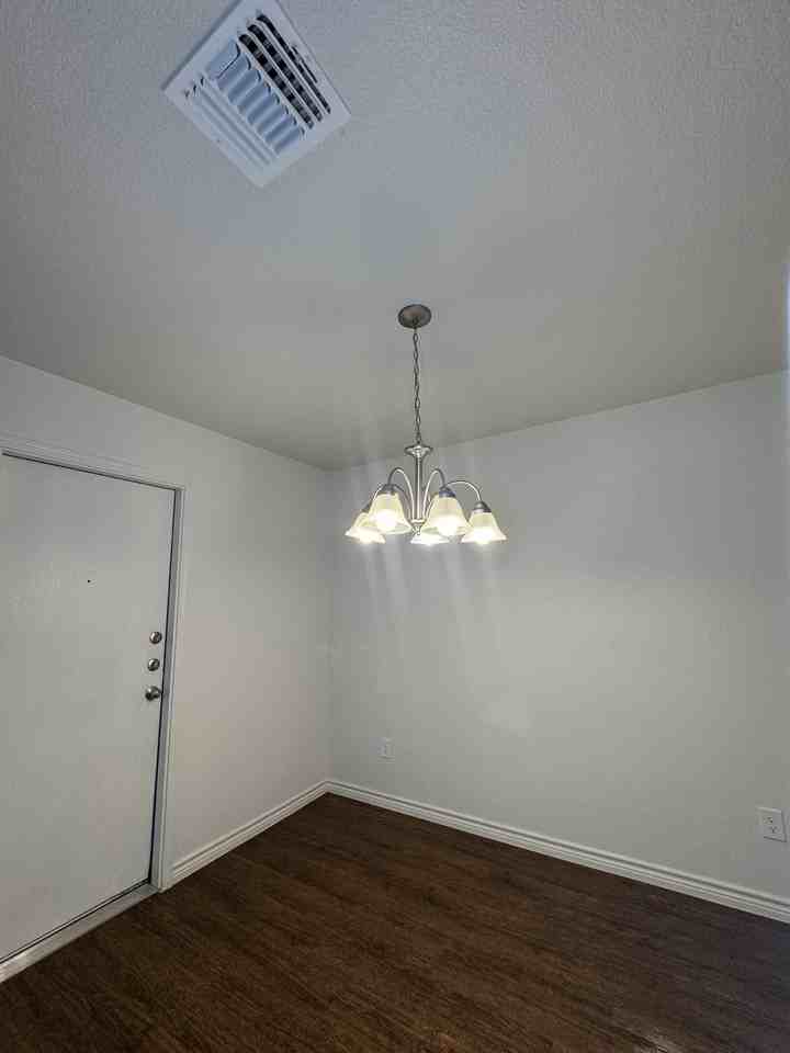 1521 Justin Loop #B - Photo 6 of 14