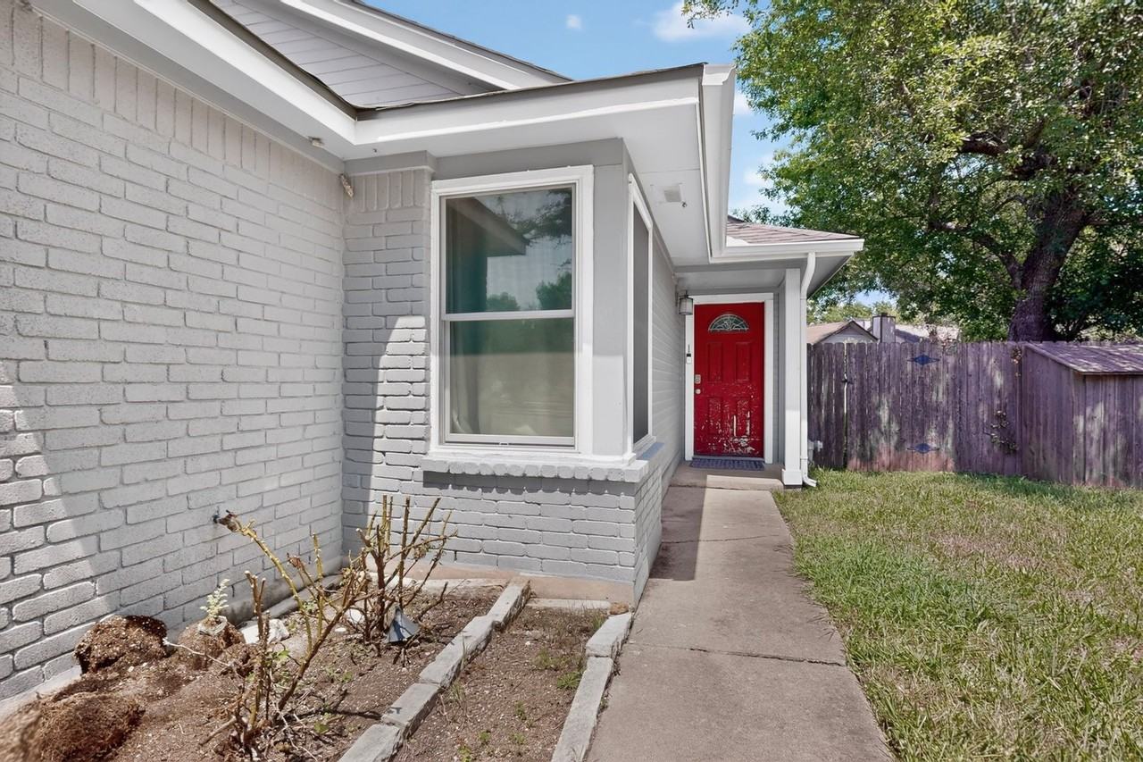 2502 Charla Cir - Photo 4 of 34