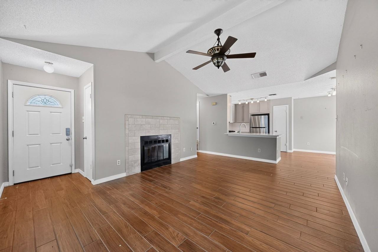 2502 Charla Cir - Photo 5 of 34