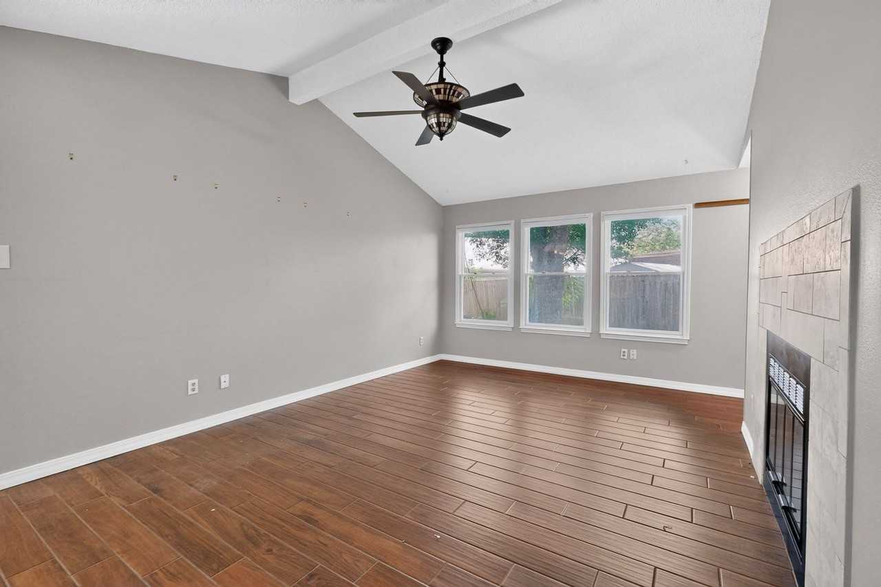 2502 Charla Cir - Photo 7 of 34