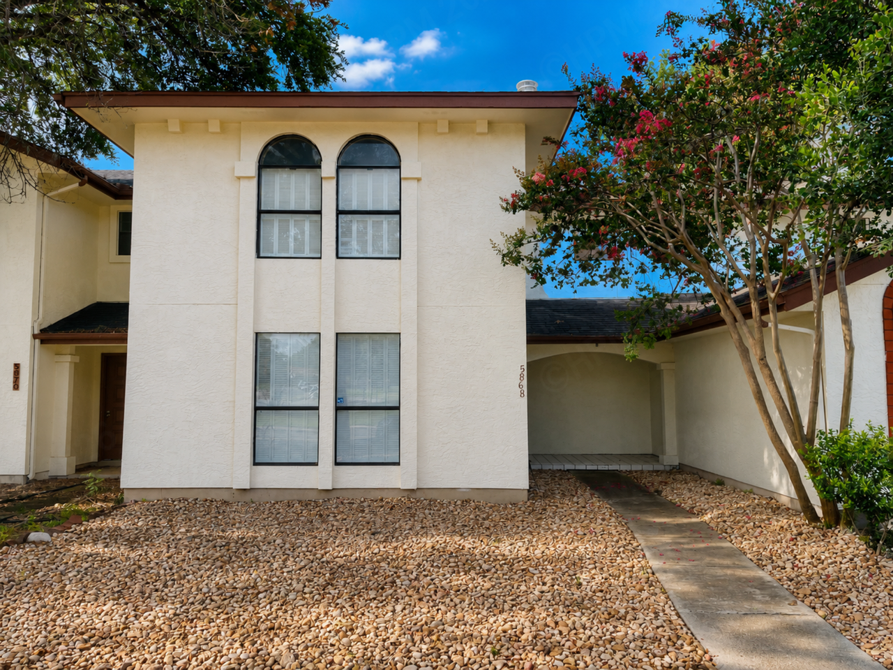 5868 Royal Rdg - Photo 2 of 23