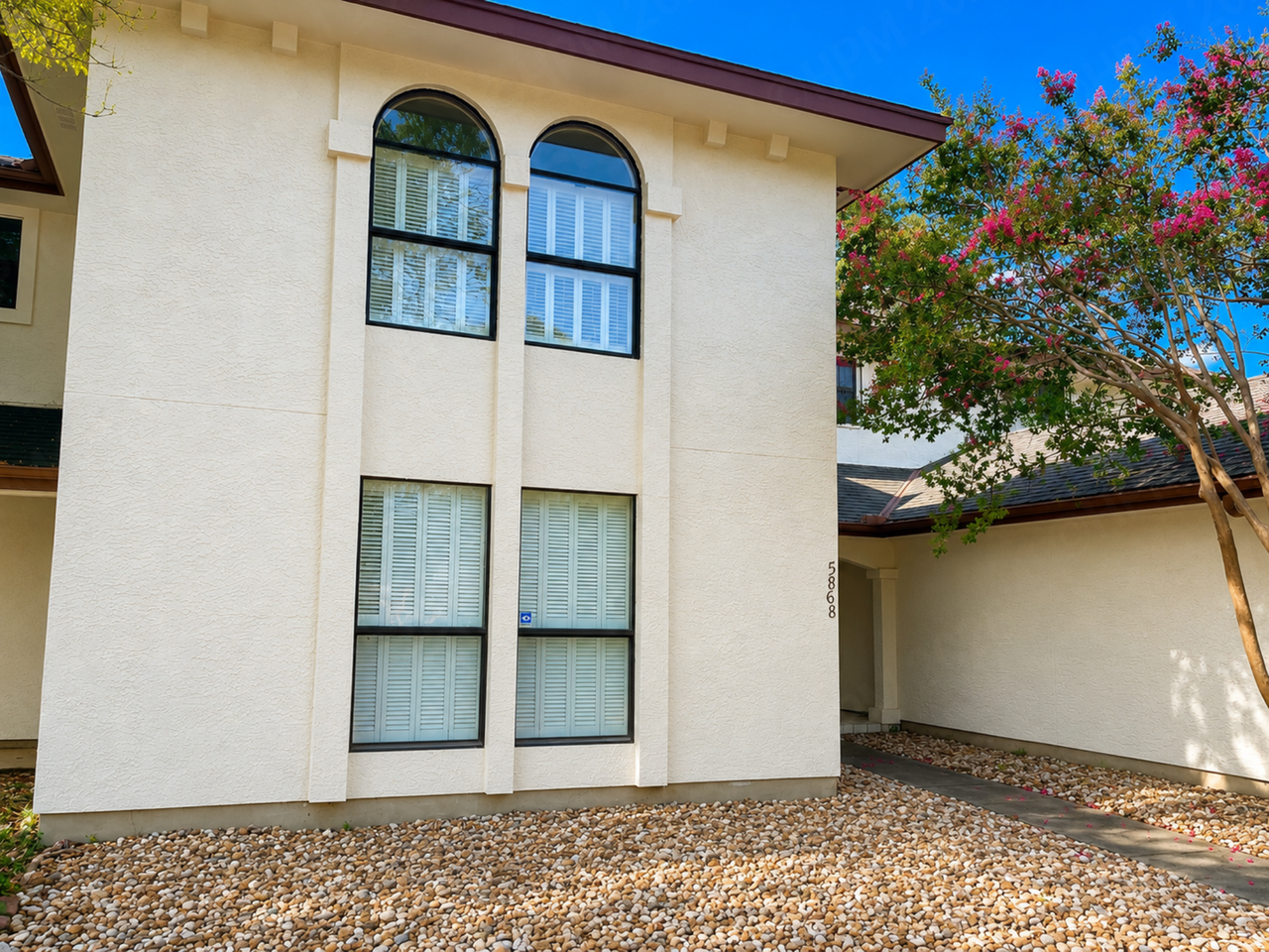 5868 Royal Rdg - Photo 3 of 23