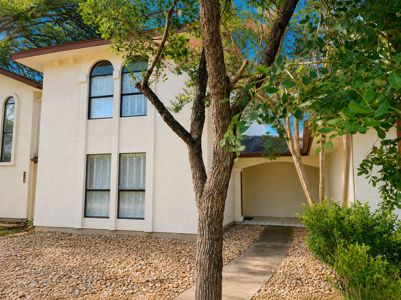 5868 Royal Rdg - Photo 4 of 23
