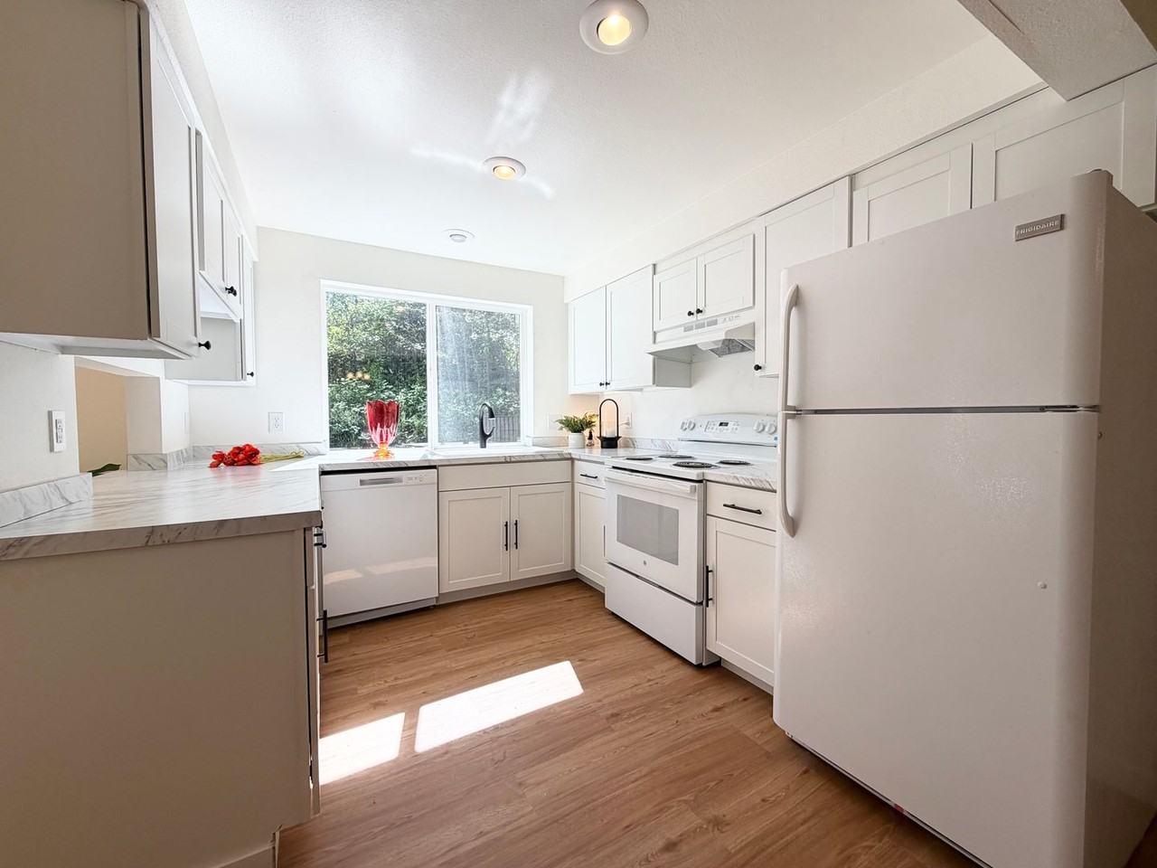 5117 9th Ave Ne - Photo 5 of 22
