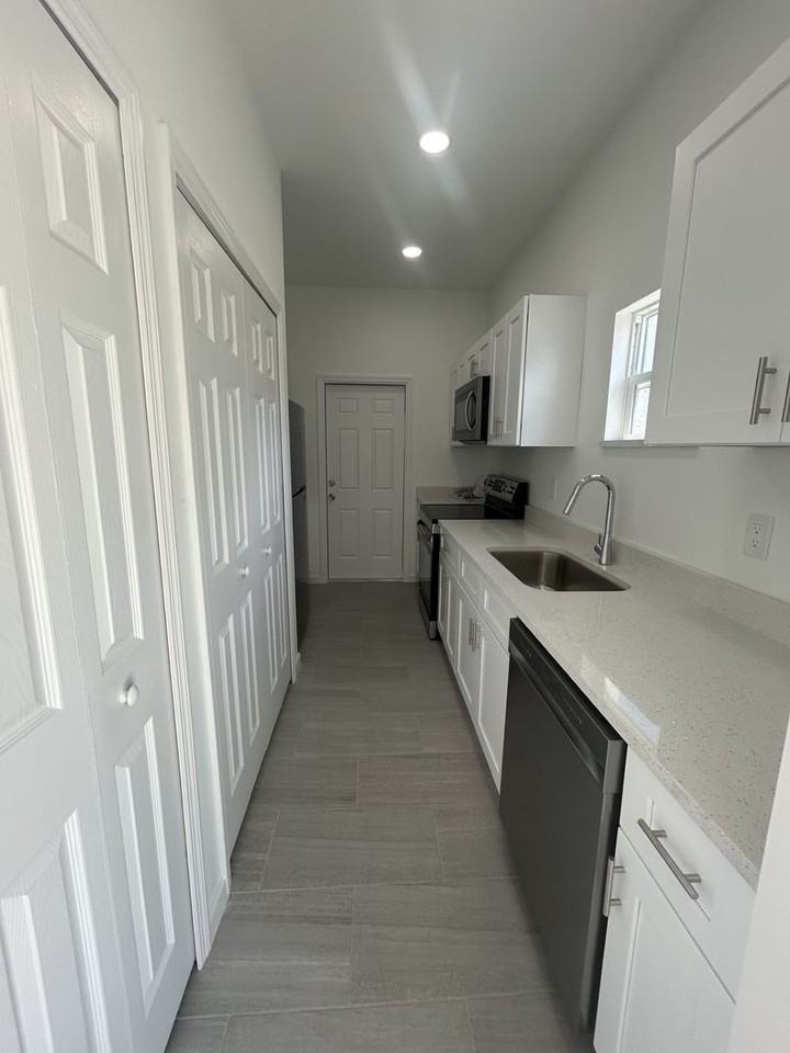 747 Pacific St - Photo 7 of 17