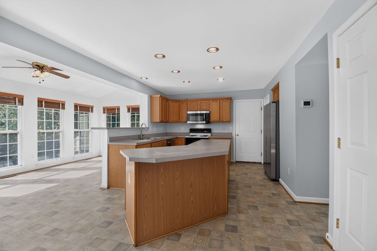 15509 Marsh Overlook Dr - Photo 4 of 42