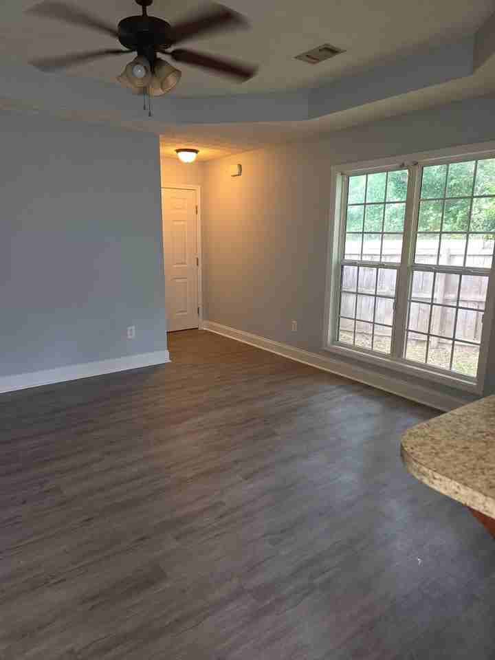 2106 24th St - Photo 4 of 28
