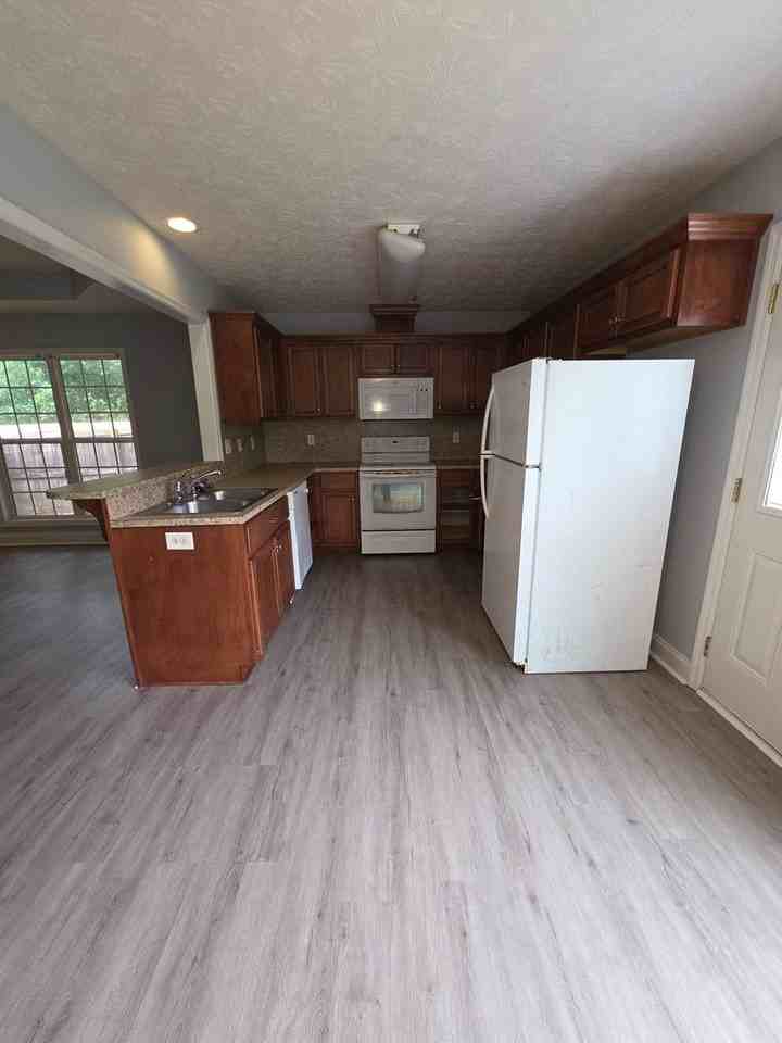 2106 24th St - Photo 7 of 28