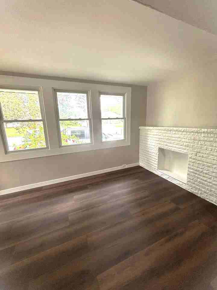 721/723 Devine St #1 - Photo 4 of 9