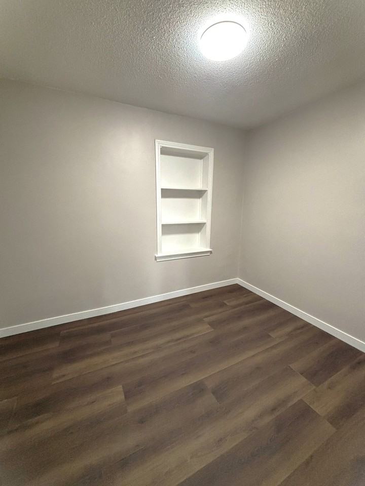 721/723 Devine St #1 - Photo 7 of 9