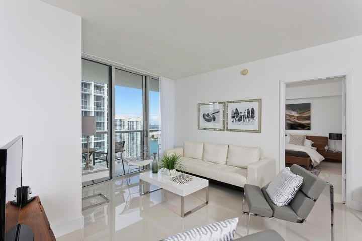 495 Brickell Ave #4010 - Photo 7 of 28