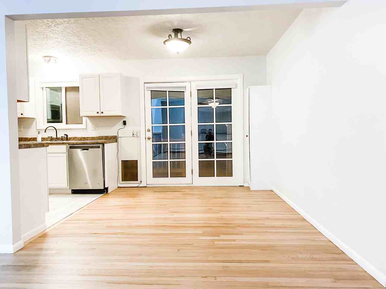 5033 Pineridge Ave #1 - Photo 3 of 35