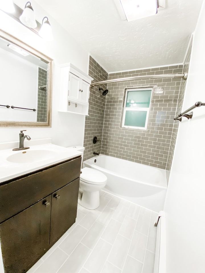 5033 Pineridge Ave #1 - Photo 6 of 35