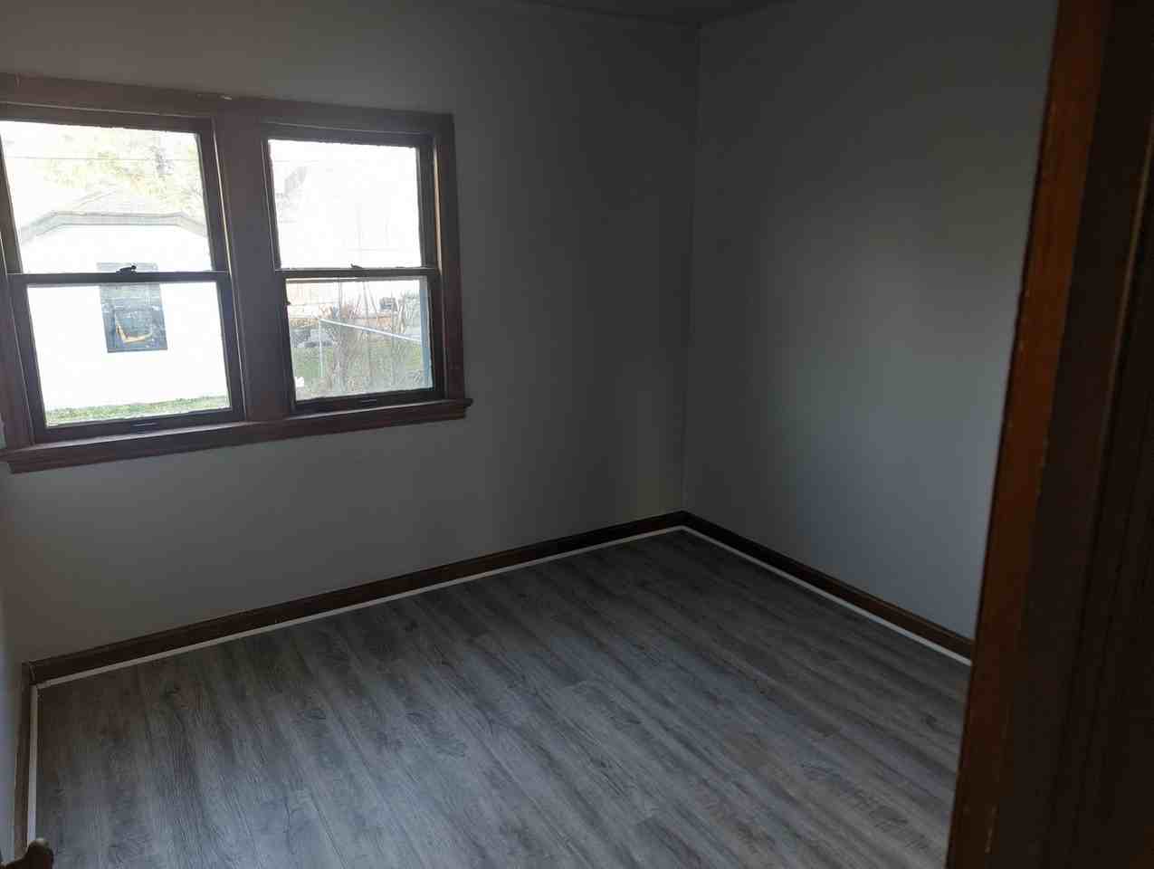 4853 N 41st St - Photo 4 of 9