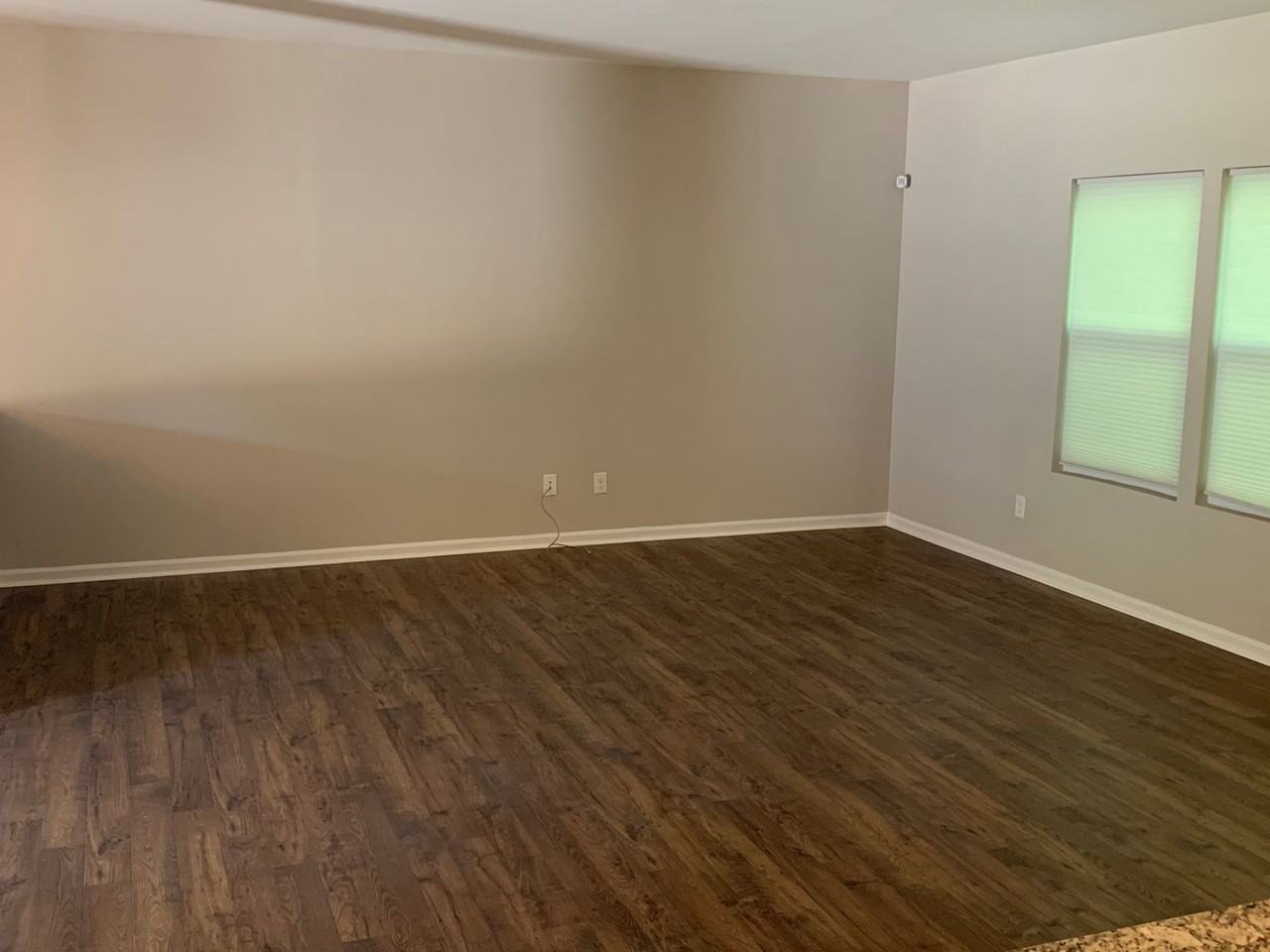 144 Daisy Ave - Photo 3 of 14