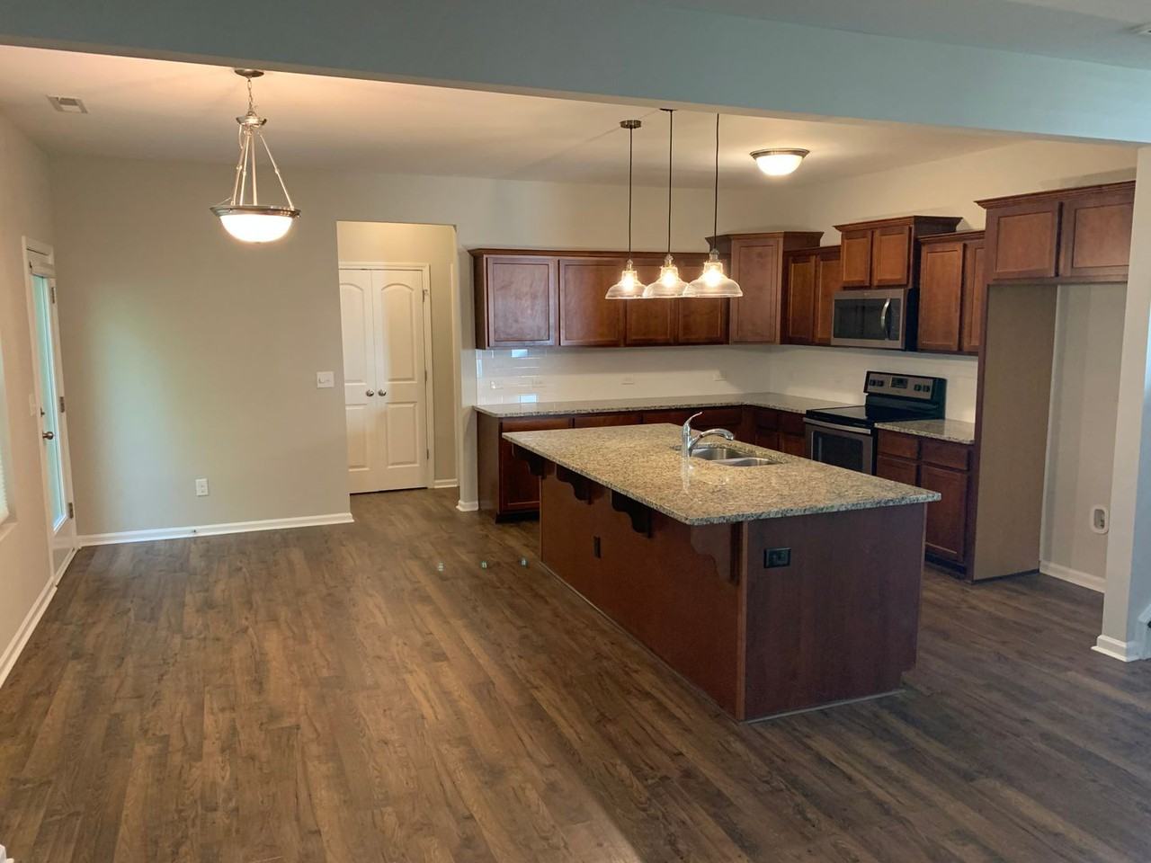 144 Daisy Ave - Photo 4 of 14