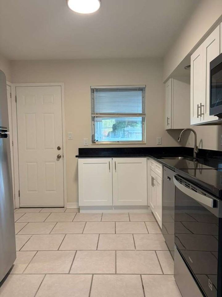 2814 Tifton St S - Photo 5 of 25