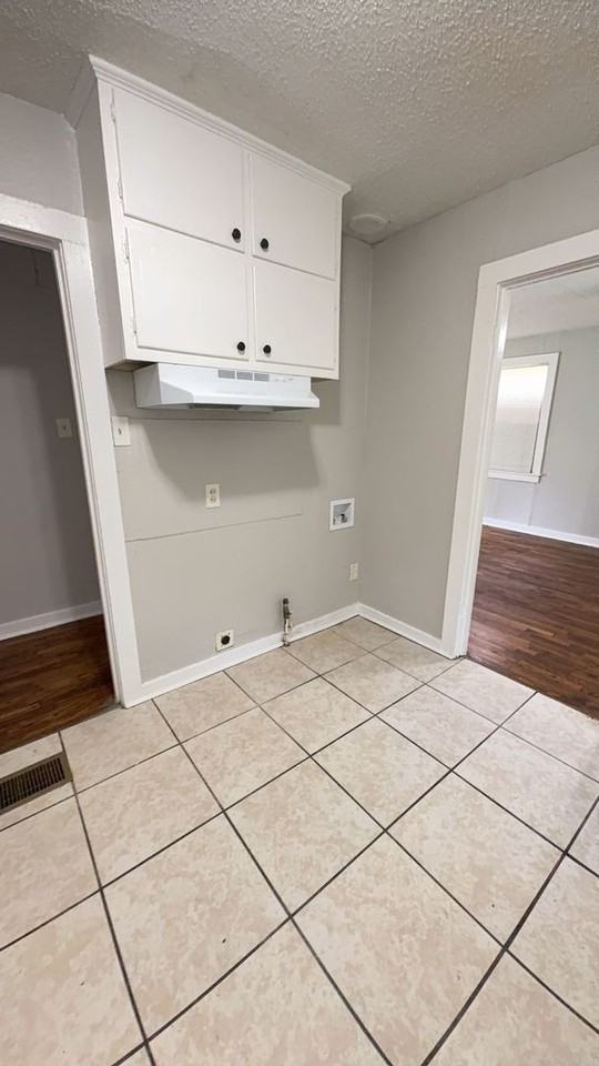 3164 Madeline Cir - Photo 5 of 11