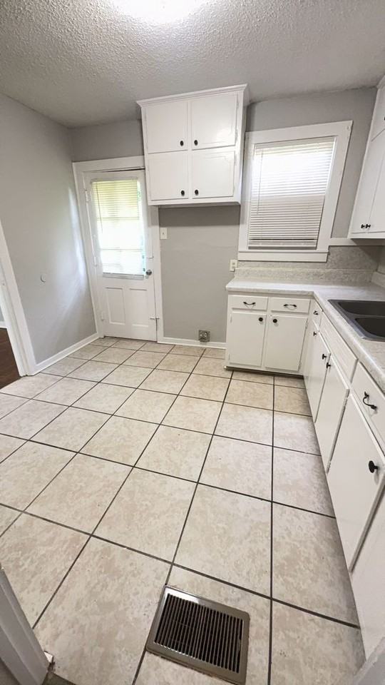 3164 Madeline Cir - Photo 6 of 11