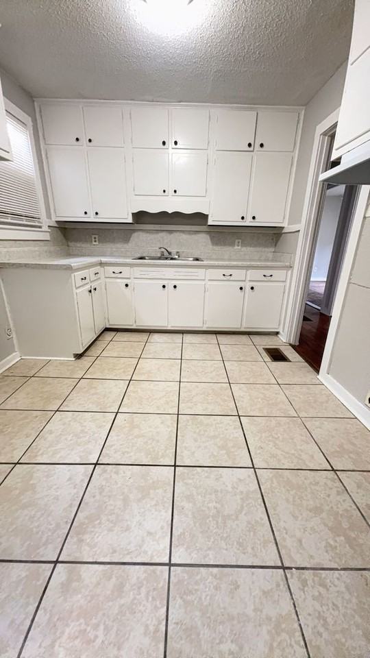 3164 Madeline Cir - Photo 7 of 11