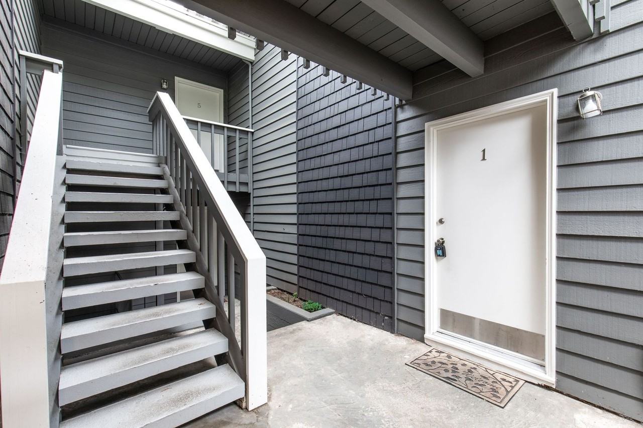 1113 Kirkland Ave - Photo 2 of 15