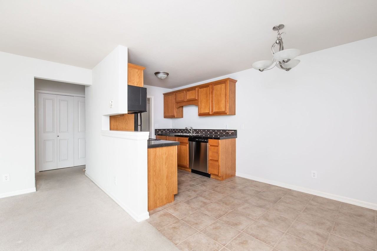1113 Kirkland Ave - Photo 5 of 15