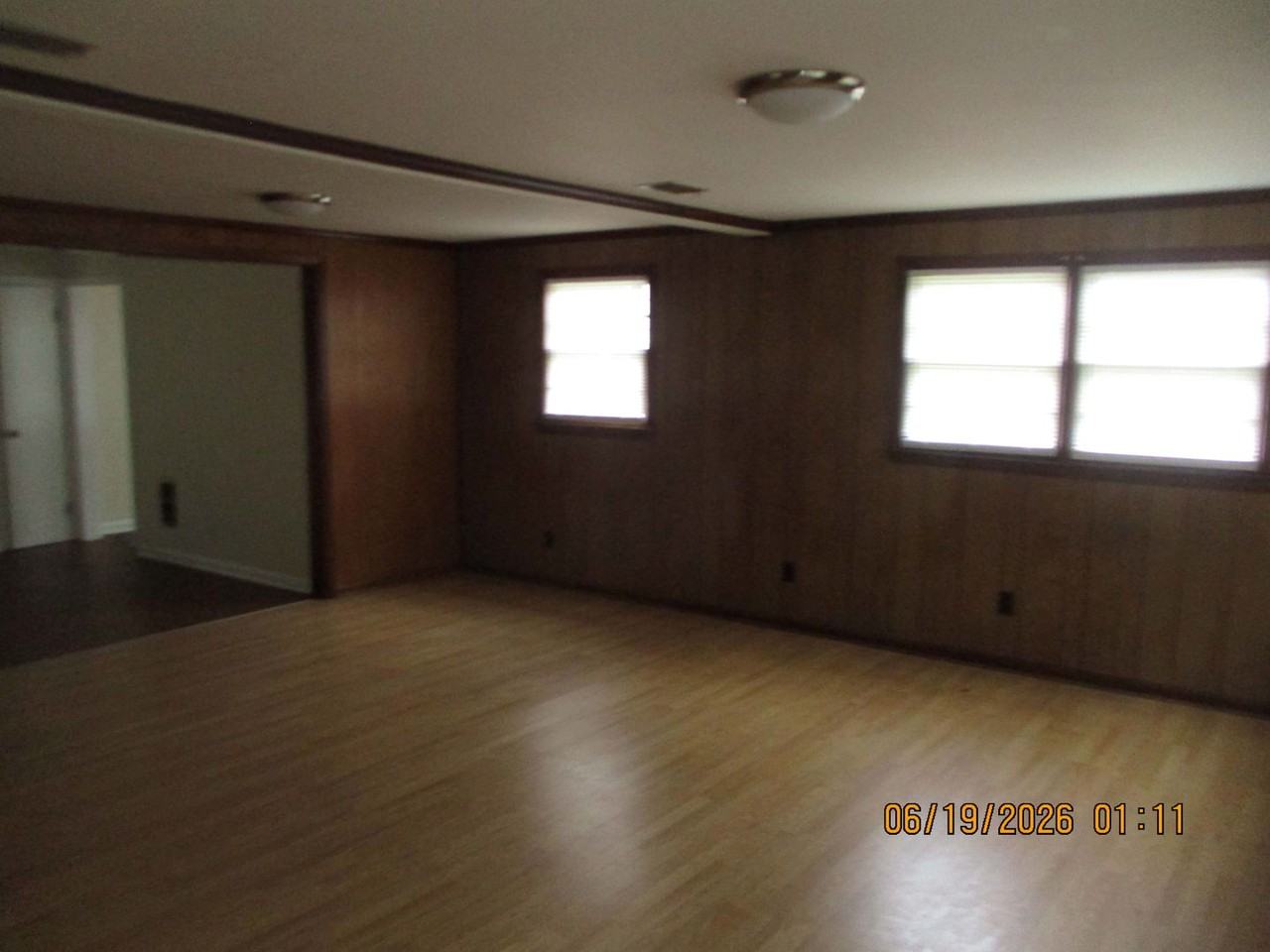 711 16th Ave - Photo 4 of 11