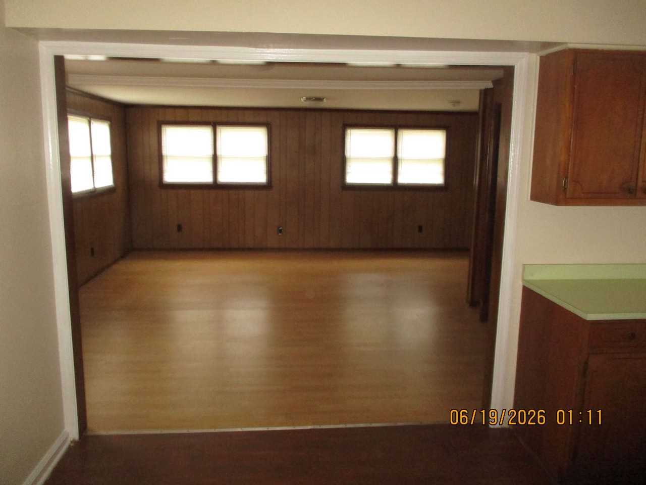 711 16th Ave - Photo 5 of 11