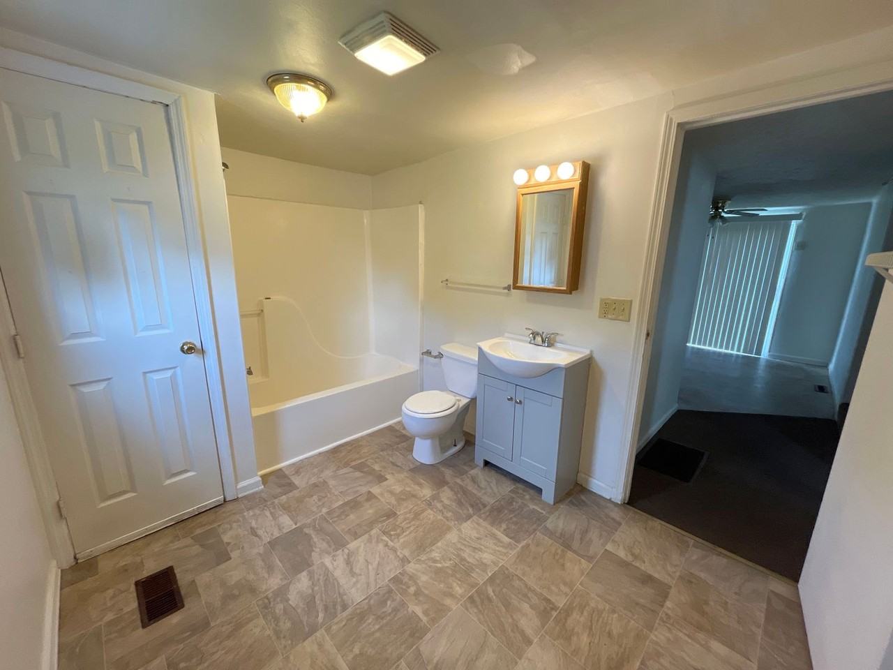 411 Florence St - Photo 5 of 21