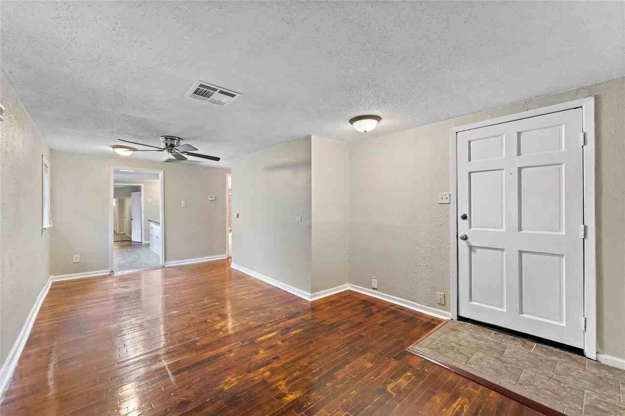 1231 23rd St N - Photo 2 of 10