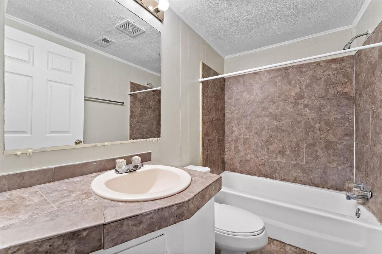 1231 23rd St N - Photo 6 of 10