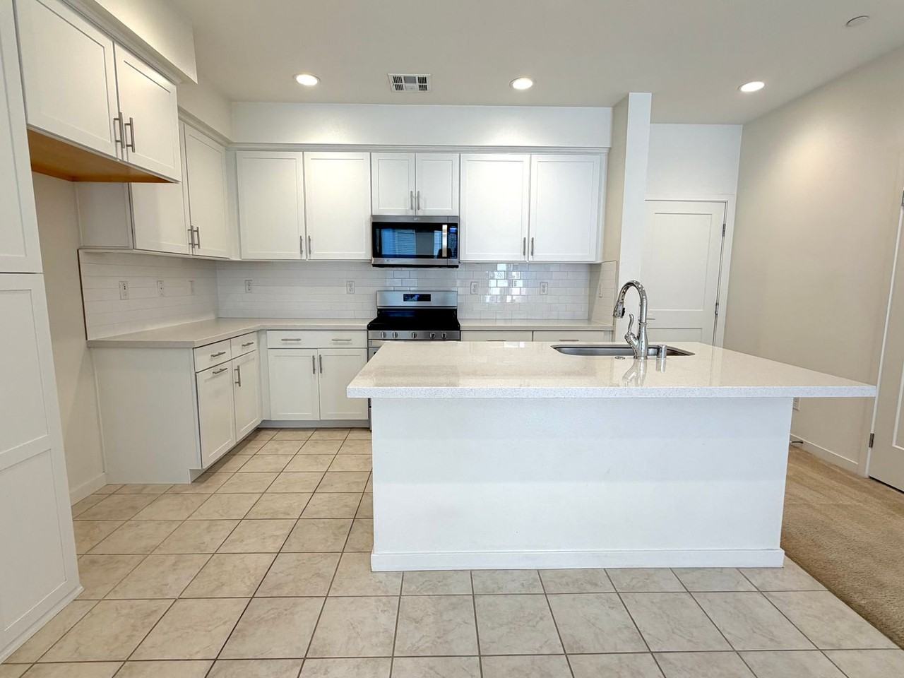 201 Red Brick Dr #2 - Photo 6 of 36