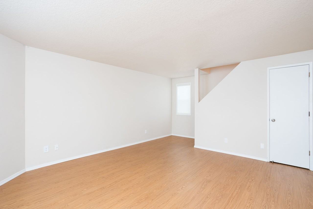 5123 Sw 62nd Ave - Photo 3 of 12