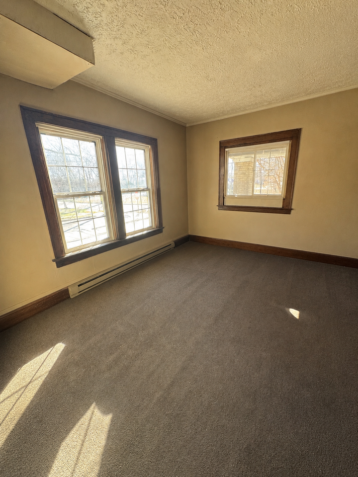 1017 Vine St Kent OH 44240 RM6 .MM .T2 - Photo 6 of 35