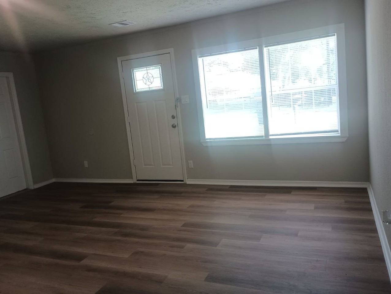 9026 Lake Forest Blvd - Photo 2 of 15