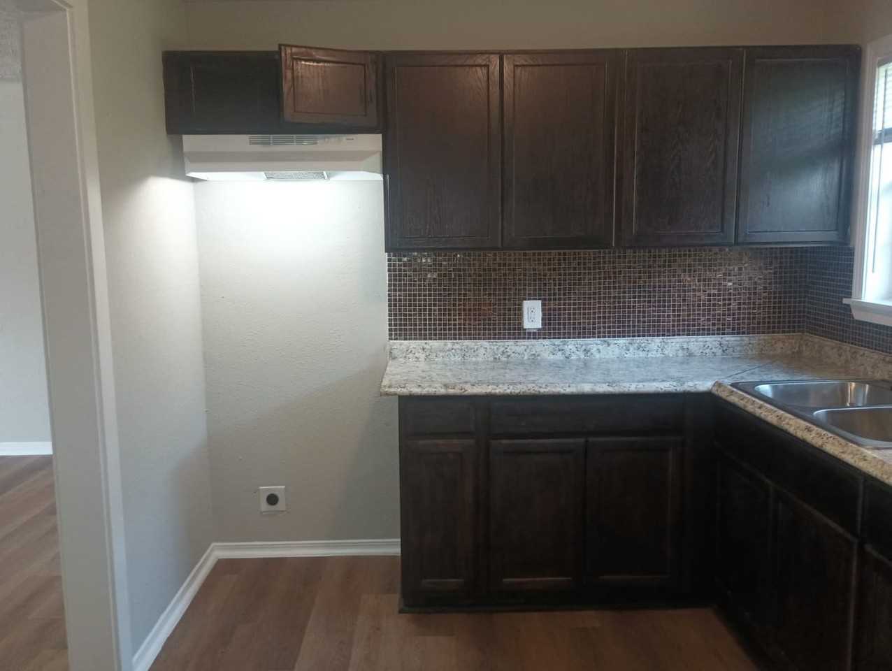 9026 Lake Forest Blvd - Photo 4 of 15