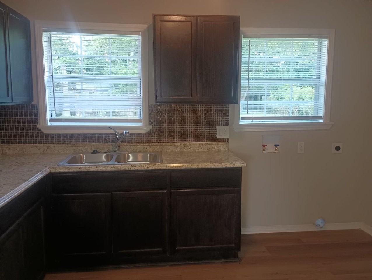 9026 Lake Forest Blvd - Photo 5 of 15